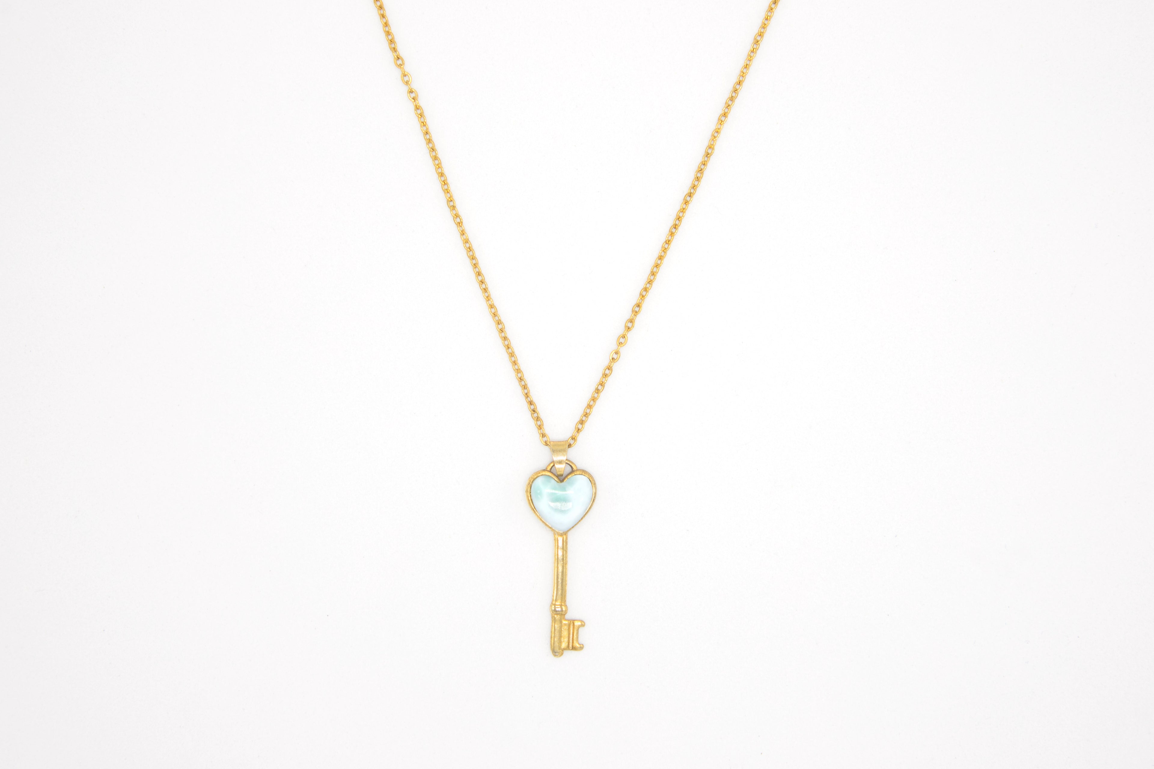 Cadena figuras larimar dentro