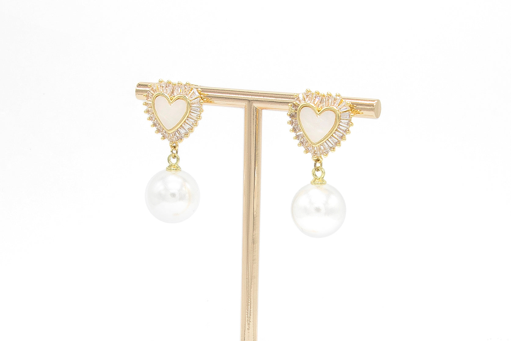 Arete corazon nacar perla