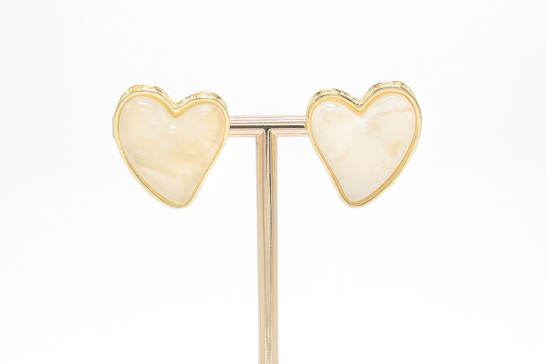 Arete corazon beige