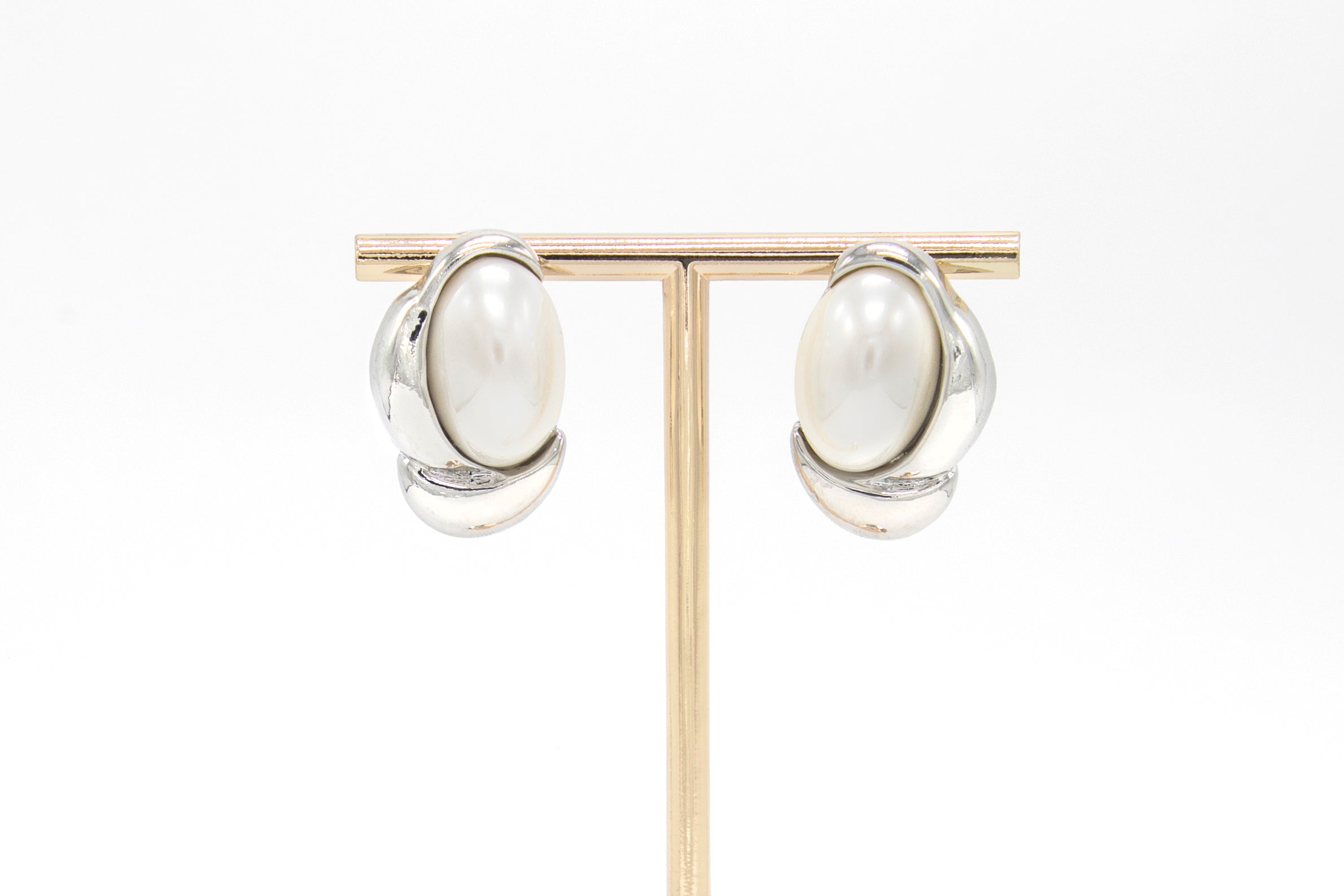 Arete perla nacar plateado