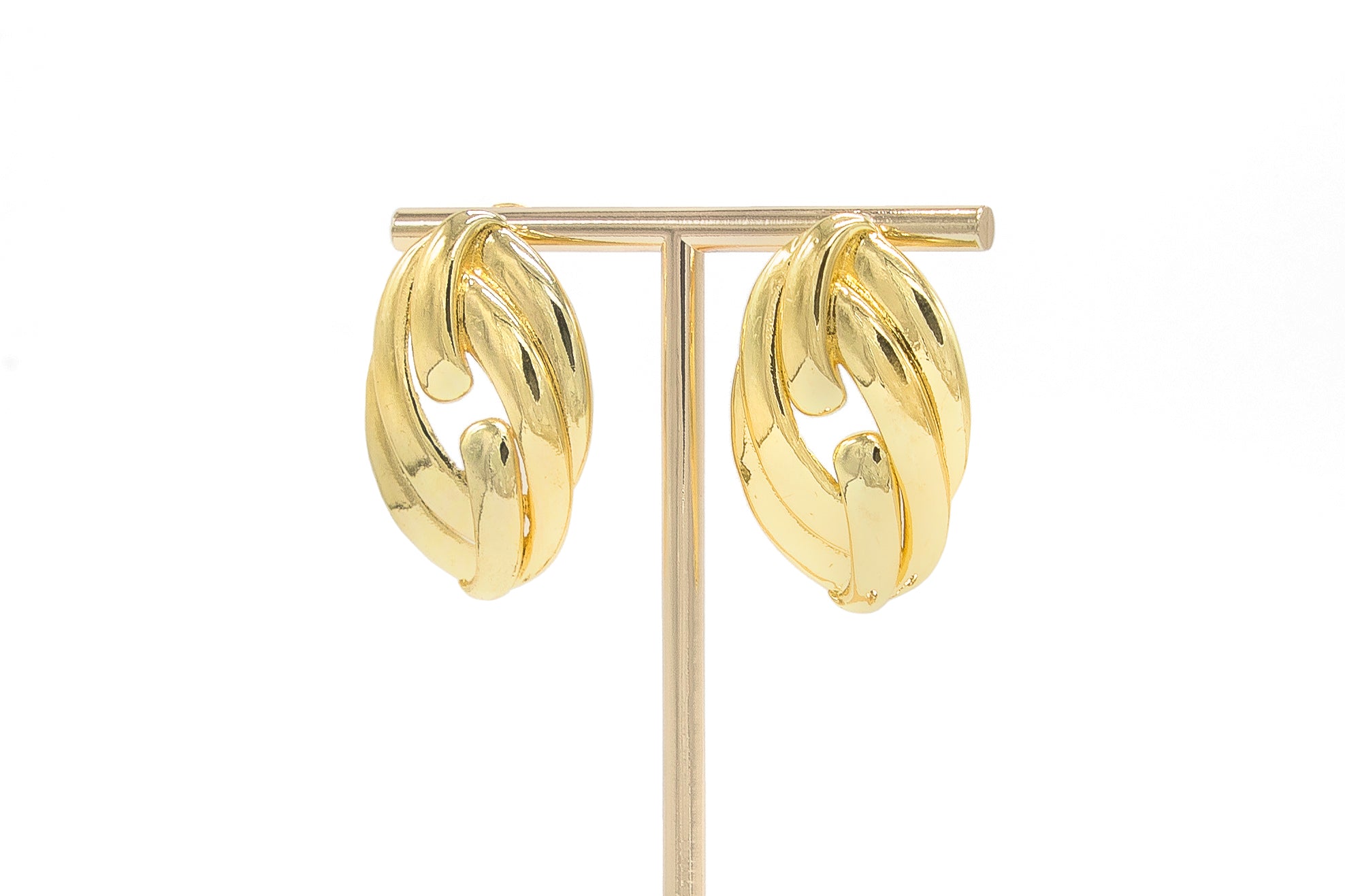 Arete dorado trenzado