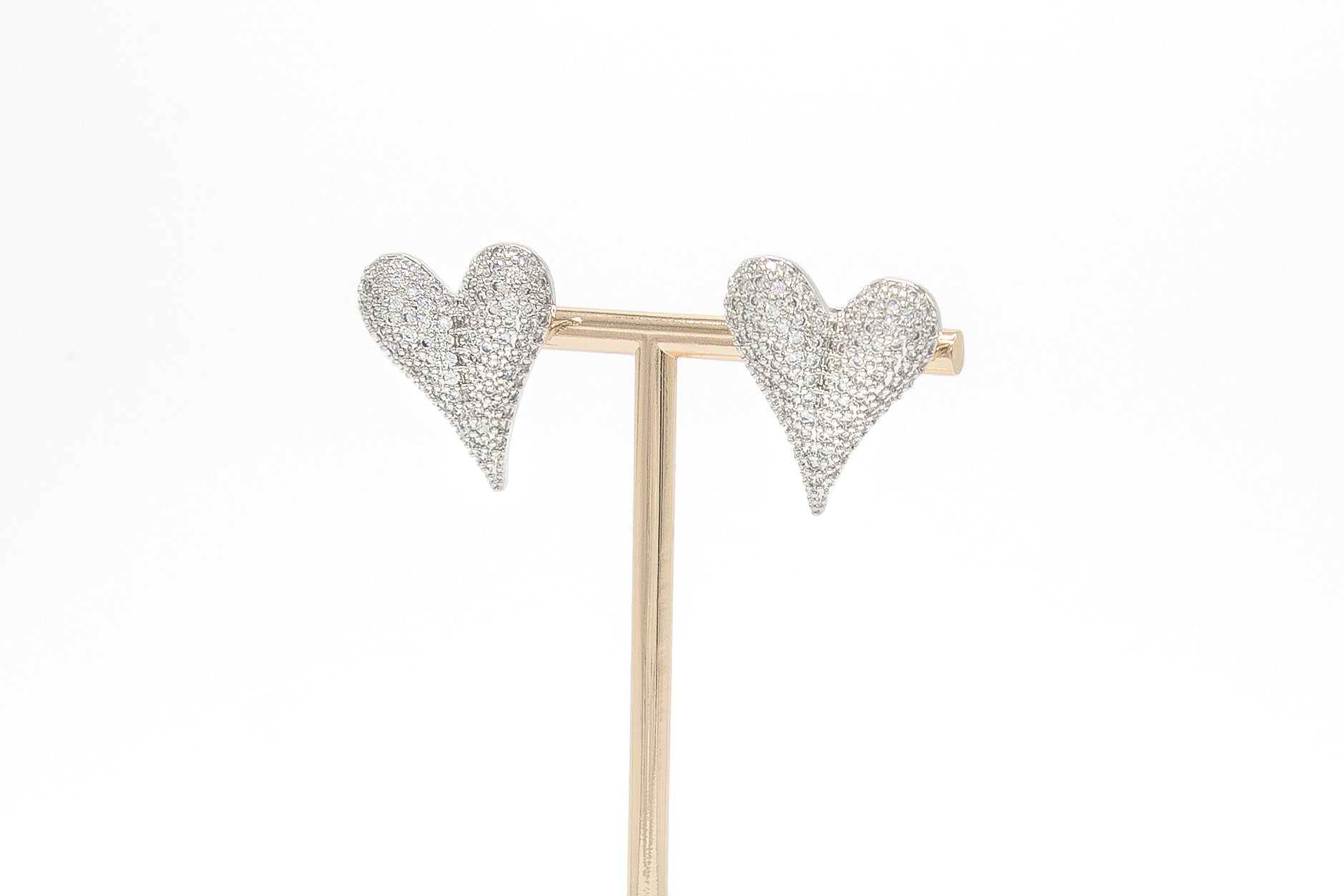 Arete corazon plateado brillo