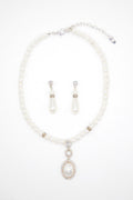 Collar de perlas con aretes ovalado banco