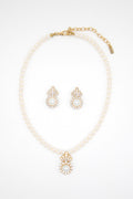 Collar de perlas con aretes circular  dorada